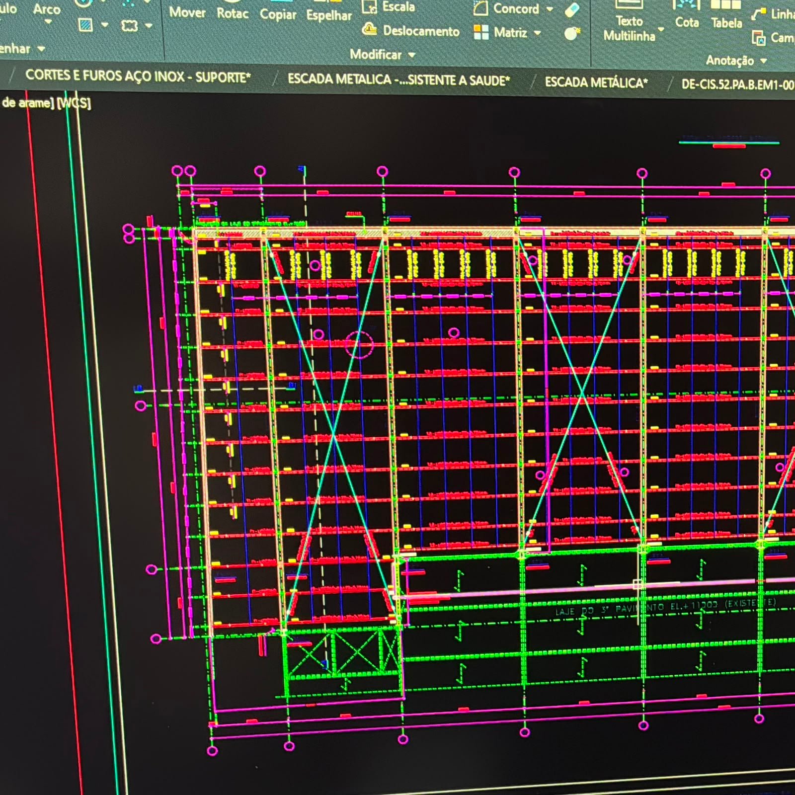 Projeto CAD com planta, estrutura e corte A-A